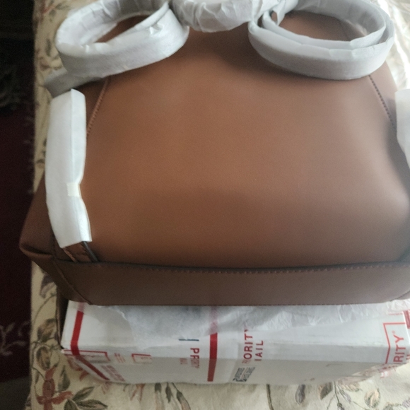 Michael Kors Backpack Bag Phoebe Medium Flap Drawstring Backpack Brown NWT - Picture 2 of 4